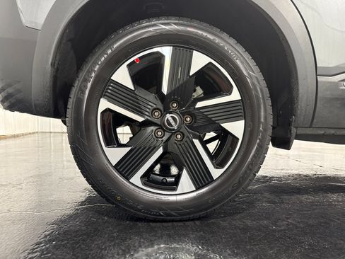 Used 2025 Nissan Kicks SV AWD/4WD image 11
