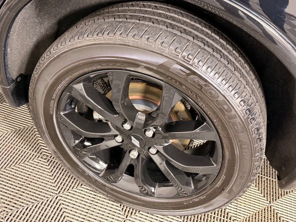 Used 2019 Dodge Durango GT w/ Blacktop Package AWD/4WD image 11