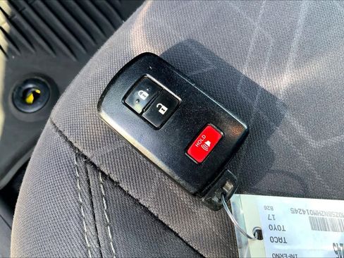 Used 2017 Toyota Tacoma TRD Sport w/ Premium & Technology Package image 15