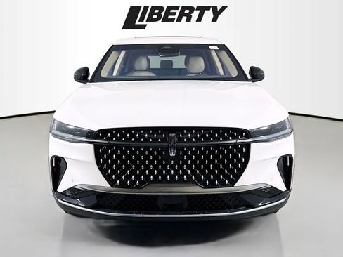 Used 2024 Lincoln Nautilus Premier w/ Equipment Group 102A image 2