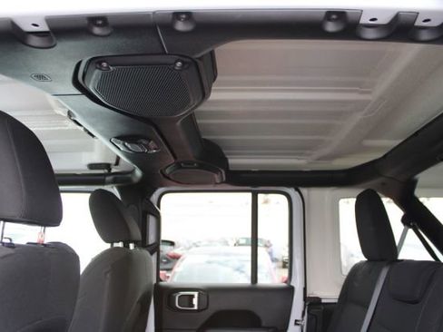 Used 2021 Jeep Wrangler Unlimited Sahara image 34