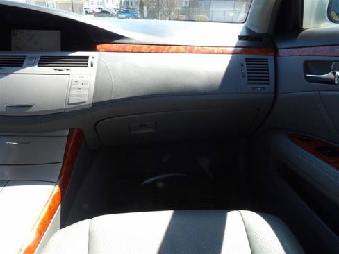 Used 2006 Toyota Avalon Limited image 19