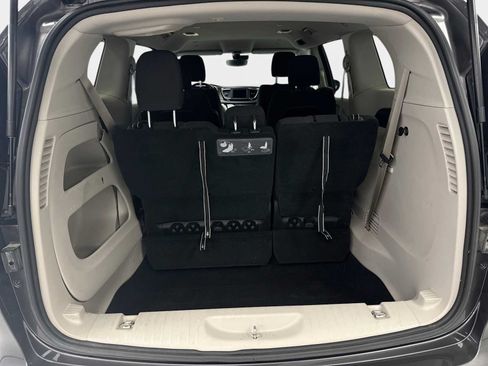 Used 2021 Chrysler Voyager LX FWD image 20