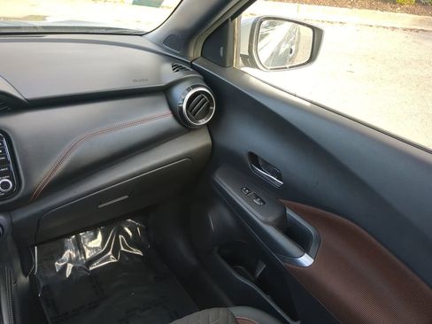 Used 2021 Nissan Kicks SR image 17