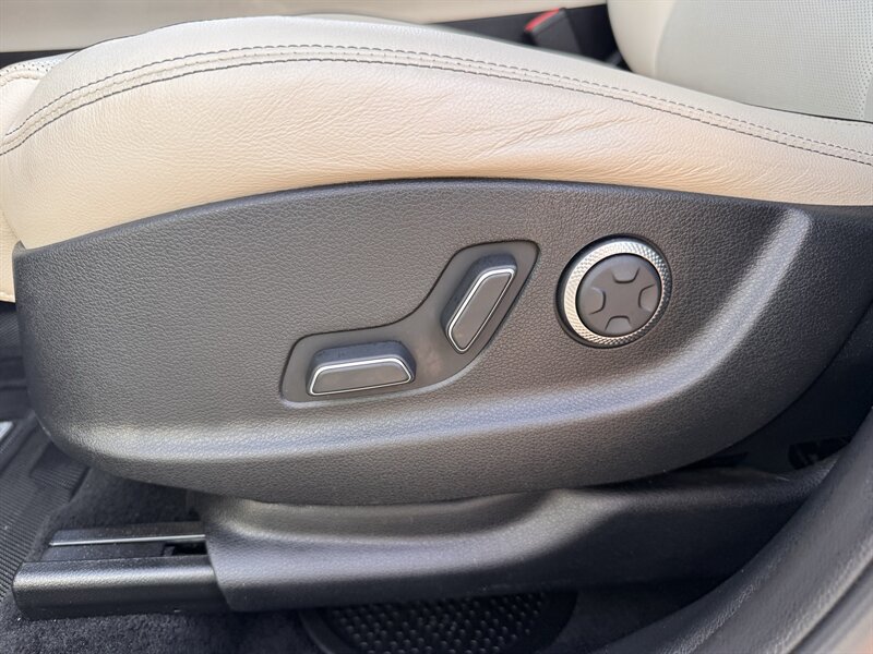 Used 2022 Genesis GV70 2.5T w/ Advanced Package AWD/4WD image 7
