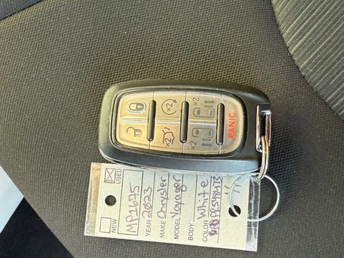 Used 2023 Chrysler Voyager LX image 15