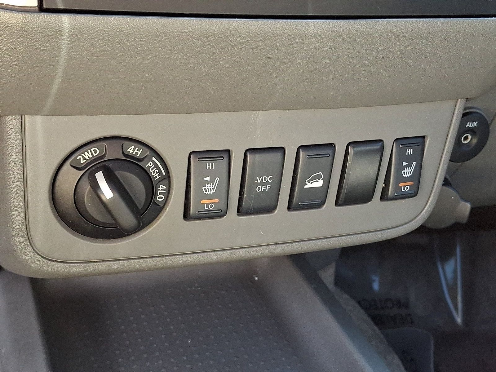 Used 2011 Nissan Frontier SL w/ Moonroof Pkg AWD/4WD image 18