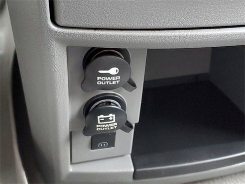 Used 2008 Chrysler Town & Country Touring image 31