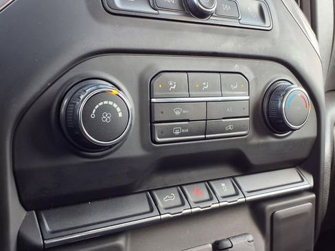 Used 2021 Chevrolet Silverado 1500 Custom image 10