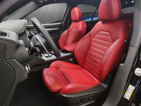 Used 2024 Alfa Romeo Stelvio Veloce AWD/4WD image 15