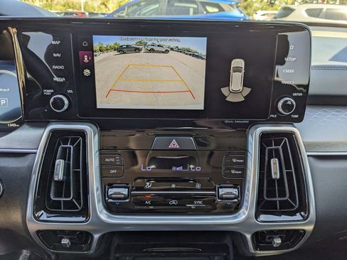 Certified 2023 Kia Sorento SX image 23