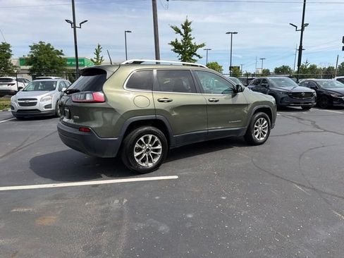 Used 2019 Jeep Cherokee Latitude Plus w/ Comfort/Convenience Group AWD/4WD image 8
