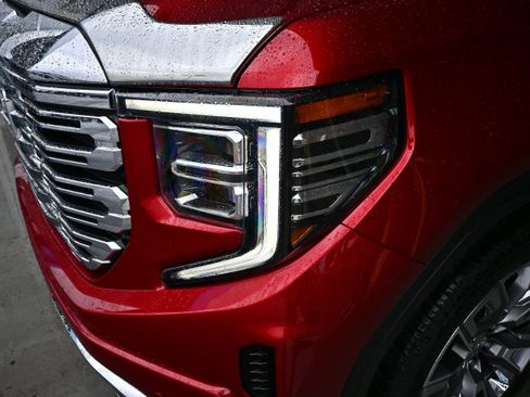 Used 2024 GMC Sierra 1500 Denali w/ Denali Reserve Package AWD/4WD image 13