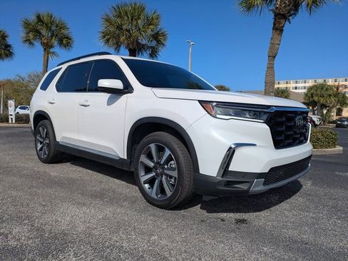 Used 2025 Honda Pilot Elite image 2