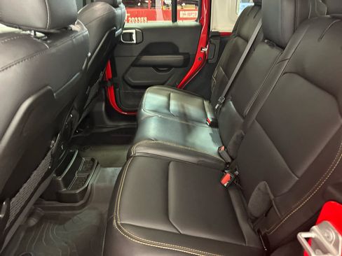 Used 2024 Jeep Wrangler Unlimited Sahara w/ Technology Group AWD/4WD image 5