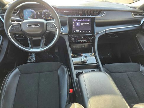 Used 2024 Jeep Grand Cherokee Altitude RWD image 18