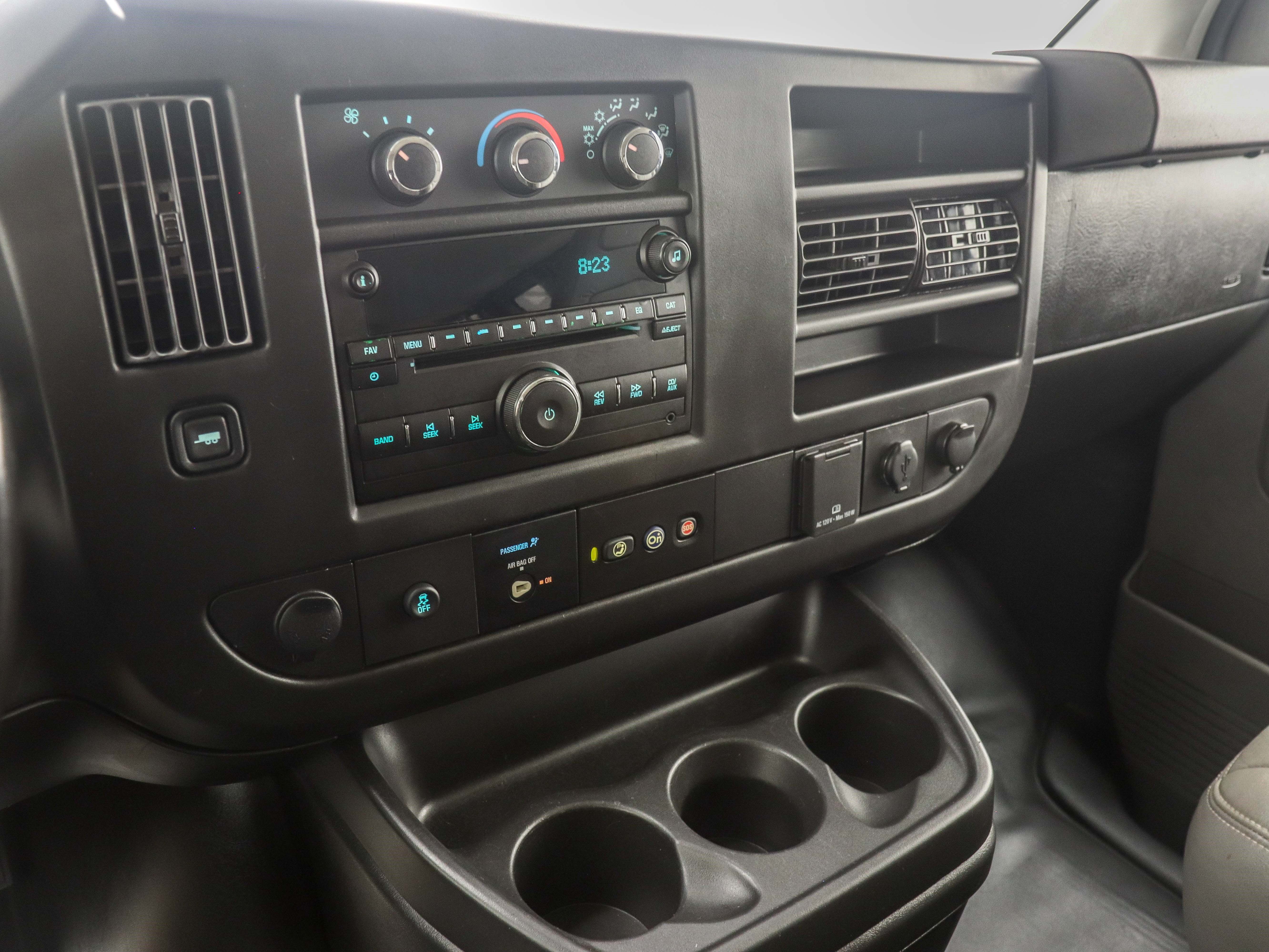 Used 2018 Chevrolet Express 2500 LS w/ Driver Convenience Package RWD image 17