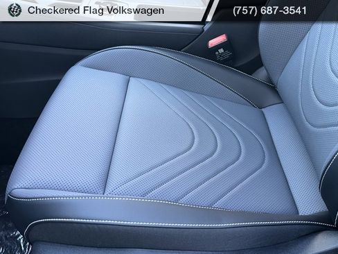 New 2026 Volkswagen Tiguan SE R-Line image 23