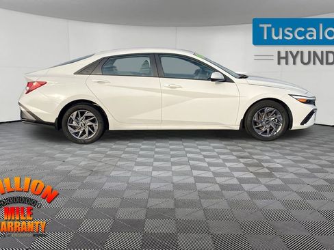 Used 2024 Hyundai Elantra SEL image 10