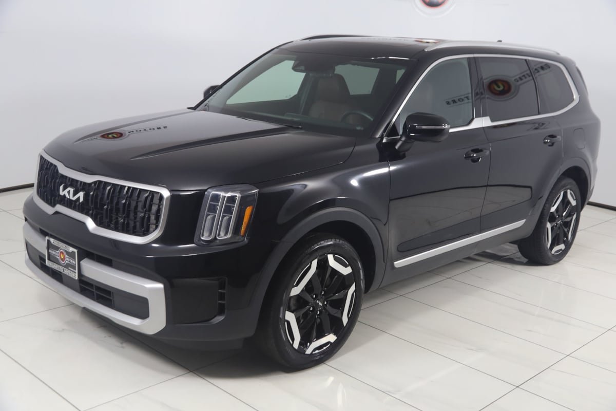 Used 2024 Kia Telluride EX w/ EX Captain's Chair Package FWD image 23