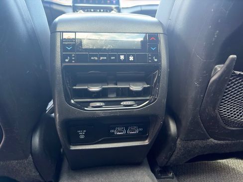 Used 2023 Jeep Grand Cherokee Summit AWD/4WD image 21