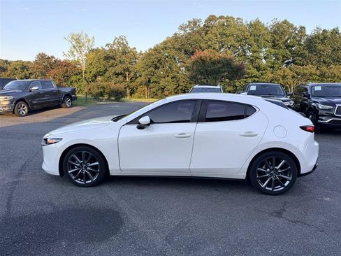 Used 2020 MAZDA MAZDA3 Hatchback w/ Preferred Package FWD image 2