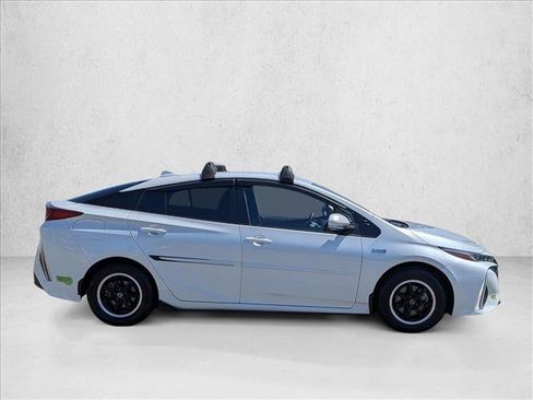 Used 2022 Toyota Prius Prime LE FWD image 4