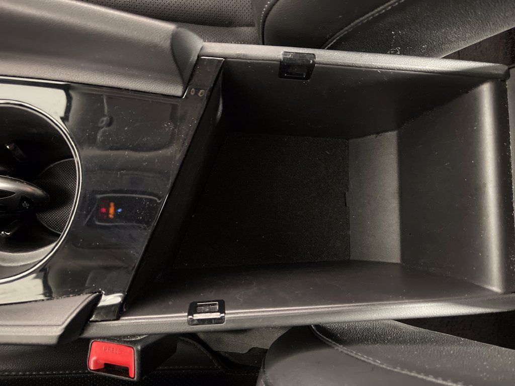 Certified 2025 Hyundai Elantra Limited FWD image 26