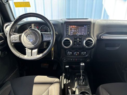 Used 2018 Jeep Wrangler Unlimited Sahara w/ Connectivity Group image 15