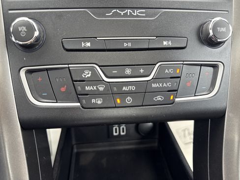 Used 2020 Ford Fusion SEL FWD image 25