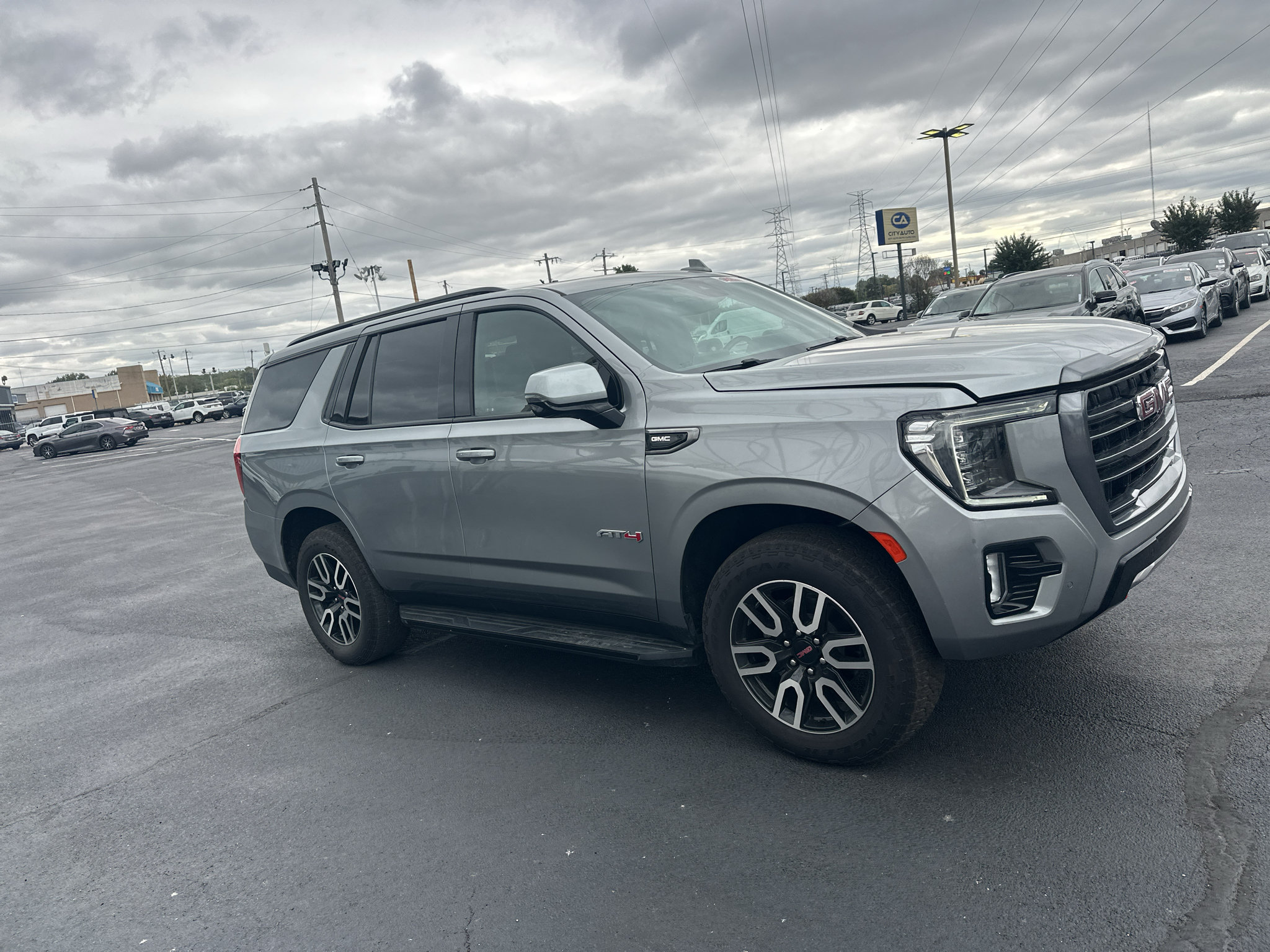 Used 2023 GMC Yukon AT4 w/ Technology Package AWD/4WD image 3