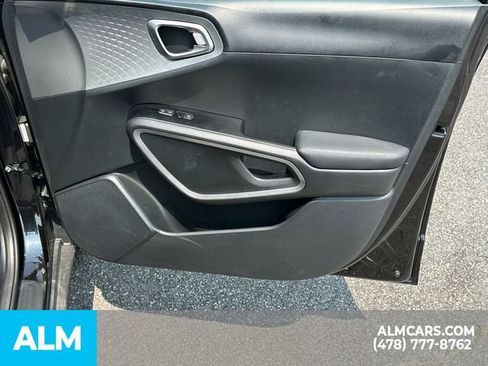 Used 2025 Kia Soul LX w/ LX Technology Package FWD image 16