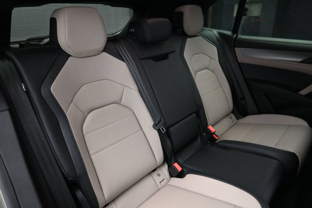 Certified 2026 Porsche Cayenne Electric AWD/4WD image 27