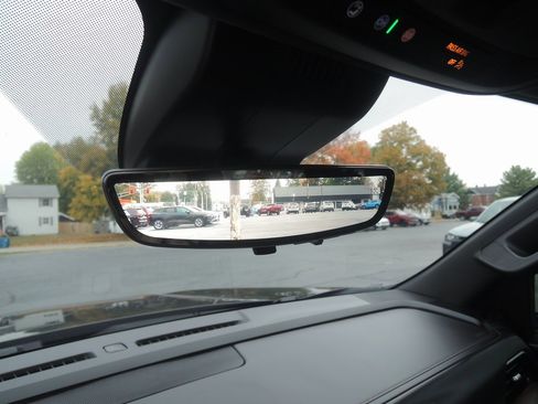 Used 2025 Chevrolet Suburban High Country image 27