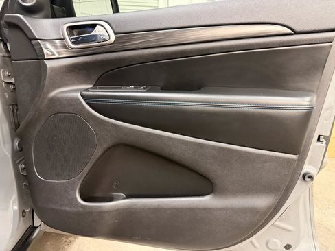 Used 2019 Jeep Grand Cherokee Laredo RWD image 34