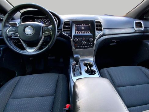 Used 2020 Jeep Grand Cherokee Laredo AWD/4WD image 16