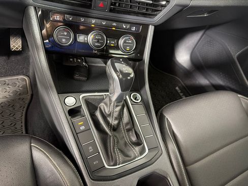 Used 2022 Volkswagen Jetta SE FWD image 16