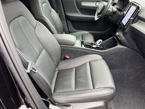 Used 2025 Volvo XC40 B5 Plus w/ Protection Package Premier image 23