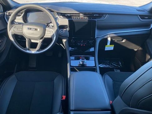 New 2025 Jeep Grand Cherokee Altitude AWD/4WD image 33