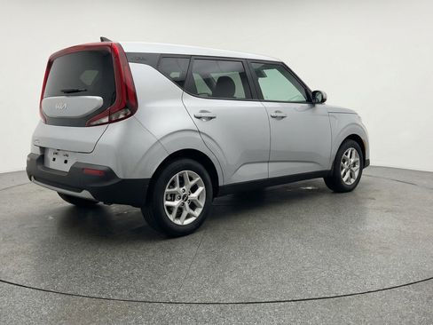 Used 2025 Kia Soul LX w/ LX Technology Package FWD image 6