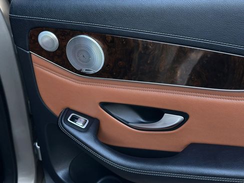 Used 2019 Mercedes-Benz GLC 350e 4MATIC image 25