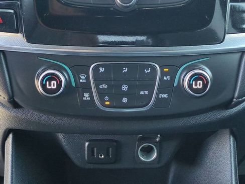 Used 2023 Chevrolet Traverse LT FWD image 18