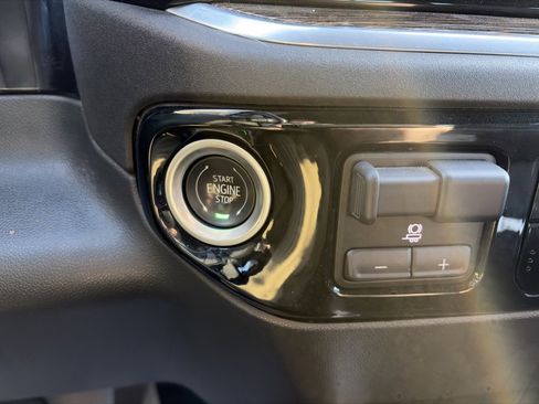 Used 2022 GMC Sierra 1500 Elevation w/ Elevation Premium Package image 28