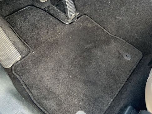 Used 2024 Ford Explorer XLT w/ Equipment Group 202A image 17