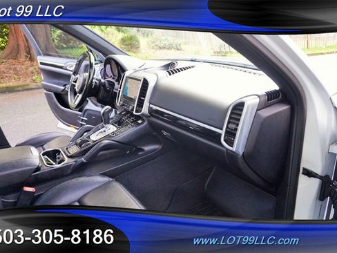 Used 2017 Porsche Cayenne Platinum Edition AWD/4WD image 17