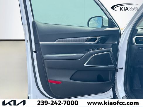Certified 2024 Kia Telluride SX Prestige w/ Towing Package image 24