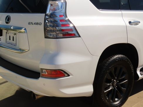 Used 2020 Lexus GX 460 Premium w/ Premium Package image 10