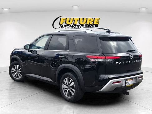 Used 2023 Nissan Pathfinder SL w/ Lighting Package (N92) FWD image 6