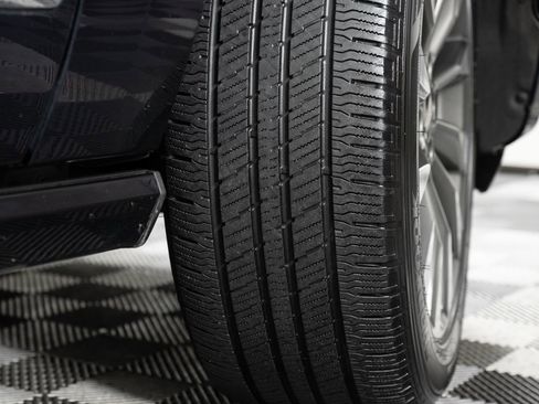 Used 2021 Lincoln Navigator Reserve w/ Cargo Convenience Package image 44