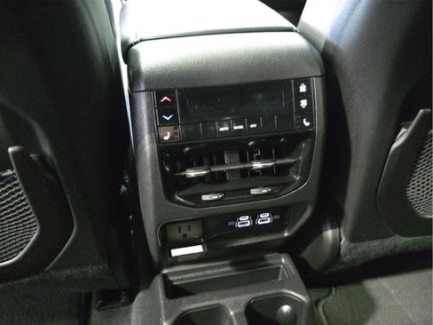 Used 2024 Jeep Grand Cherokee L Limited w/ Luxury Tech Group II AWD/4WD image 20